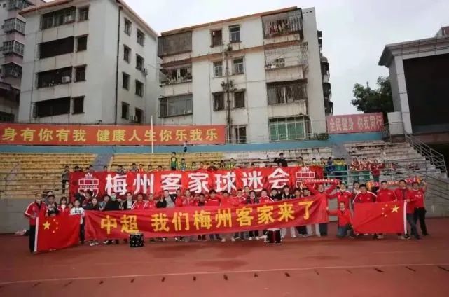 明日独行侠战勇士东契奇出战成疑欧文缺席11场后升级小概率复出明日上午9点30分，独行侠将客场挑战勇士。